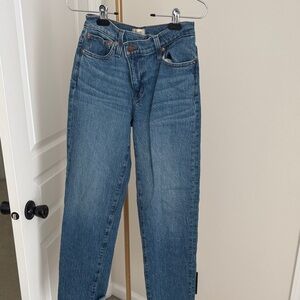 Madewell Crisscross Women Jeans raw hem hit right below the ankle-